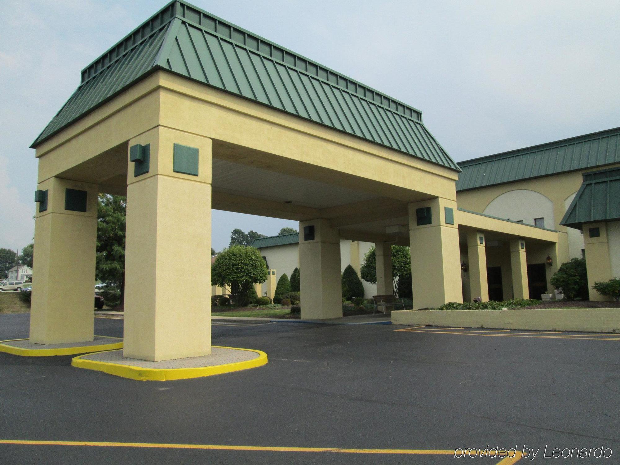 Ramada By Wyndham Indiana Hotel Exterior photo